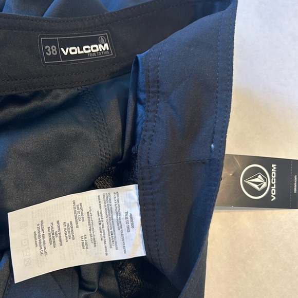 Volcom 38 Boardshorts Lawton 18” in Black side and back pockets board short NWT - Picture 7 of 9